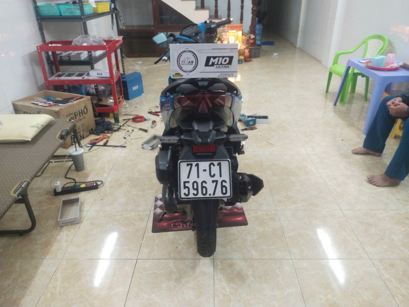 Độ đèn nâng cấp ánh sáng Titan M10 Ultra V2 cho xe Vario